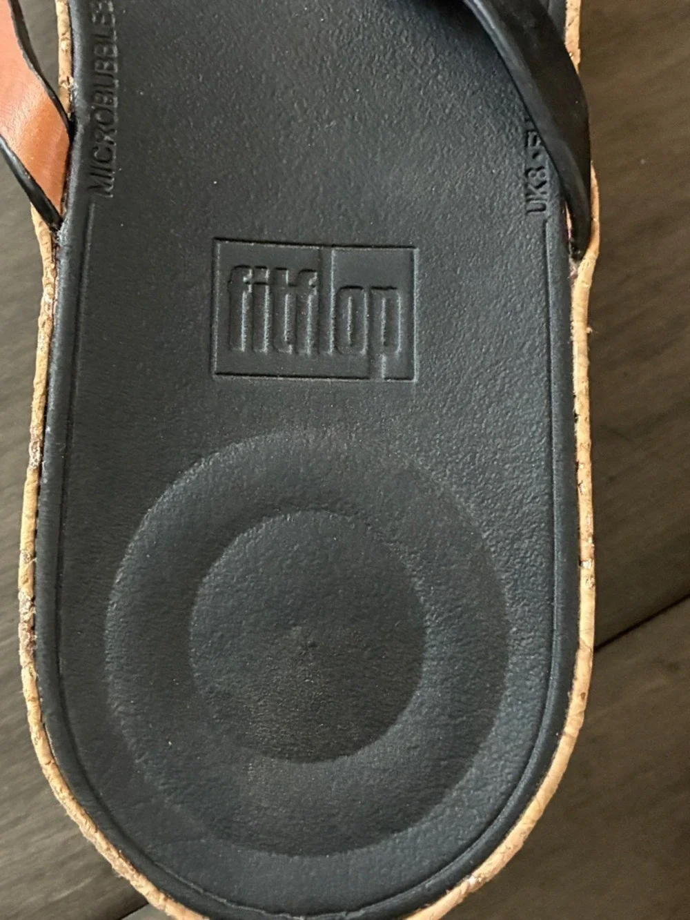 FitFlop Linny Toe-Post Thong Sandals in Black Leather - Size 10